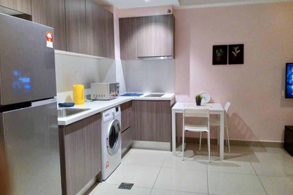 Hyve Studio unit, Lake view, Cyberjaya, Free Wi-Fi, Free Parking, Netflix,Pool Bagian luar foto