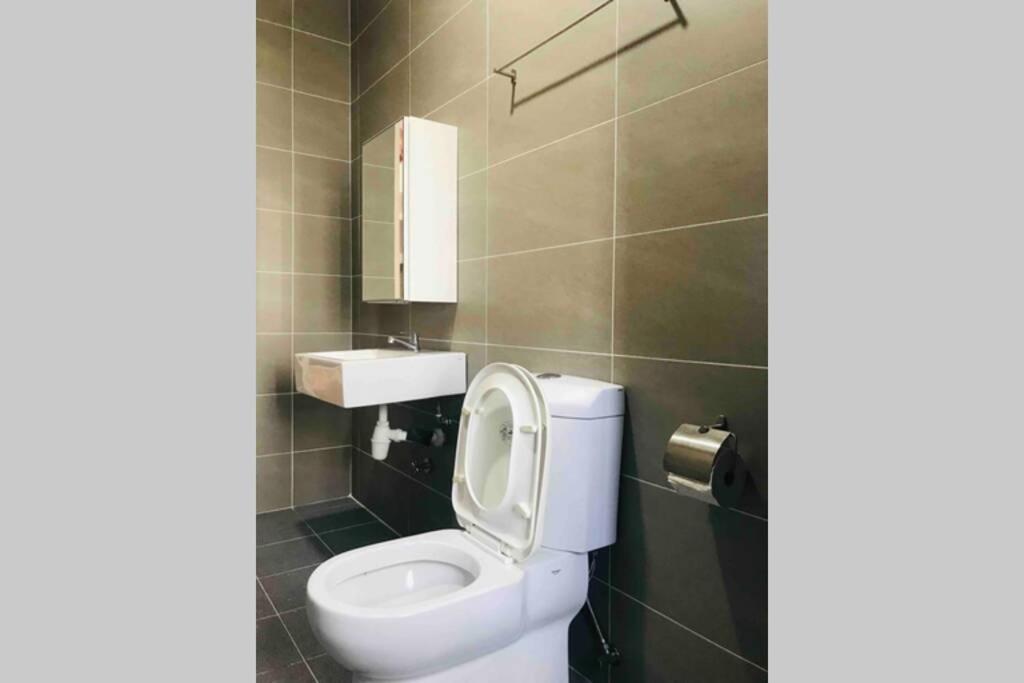 Hyve Studio unit, Lake view, Cyberjaya, Free Wi-Fi, Free Parking, Netflix,Pool Bagian luar foto