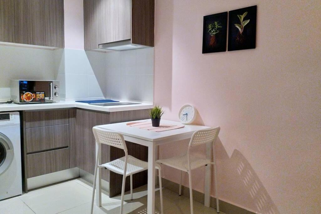 Hyve Studio unit, Lake view, Cyberjaya, Free Wi-Fi, Free Parking, Netflix,Pool Bagian luar foto
