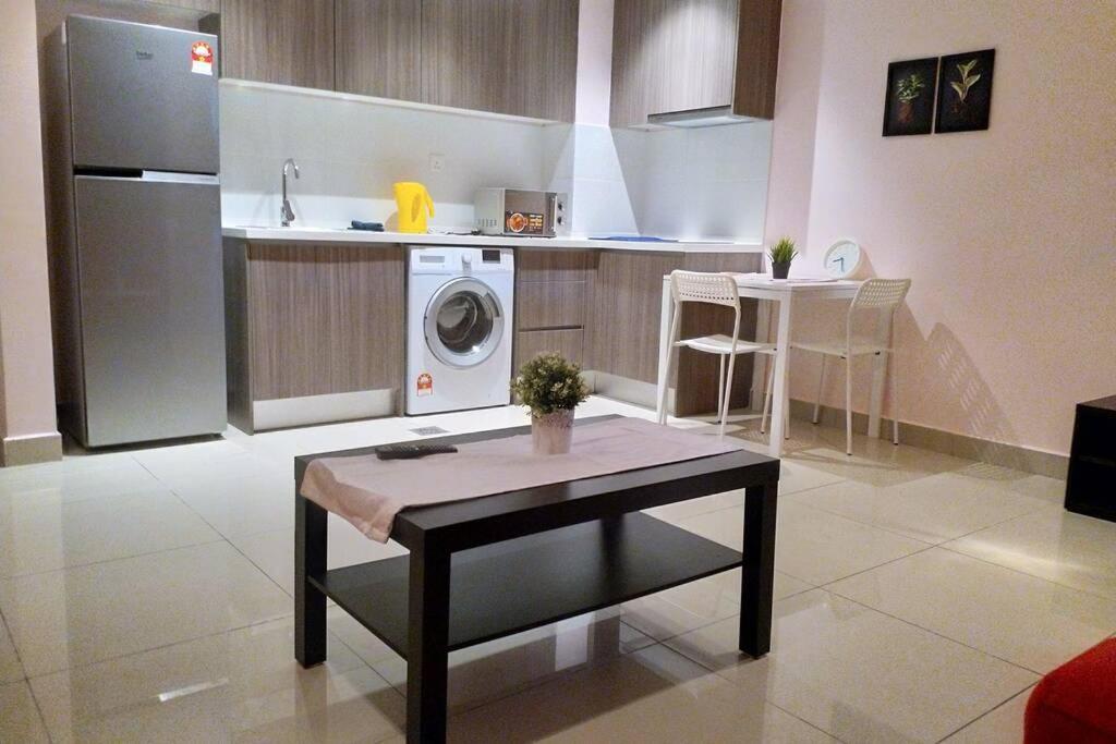 Hyve Studio unit, Lake view, Cyberjaya, Free Wi-Fi, Free Parking, Netflix,Pool Bagian luar foto